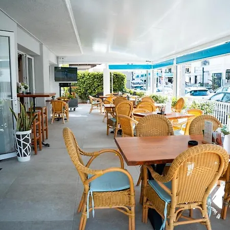 Coral Beach House & Food (Adults Only)-3